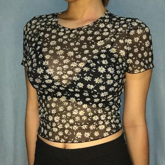 H&M Tops - H&M Daisy Print Crop Top